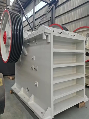 110Kw πέτρινη μηχανή θραυστήρων κώνων υψηλής ικανότητας PE750*1060 380V θραυστήρων βράχου τύπων σαγονιών