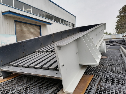 Vibro τροφοδοτών ZSW420*110 χάλυβα άνθρακα δομένος παν σταχτύς τροφοδότης