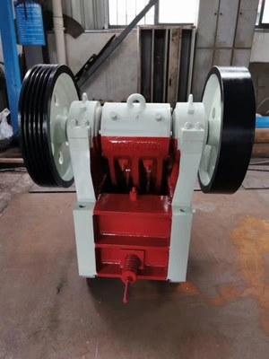 15Kw μικρής κλίμακας θραυστήρας PE250*400 βράχου μεταλλείας μηχανών 5-20 TPH θραυστήρων σαγονιών