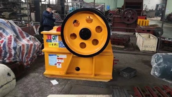 15Kw μικρής κλίμακας θραυστήρας PE250*400 βράχου μεταλλείας μηχανών 5-20 TPH θραυστήρων σαγονιών