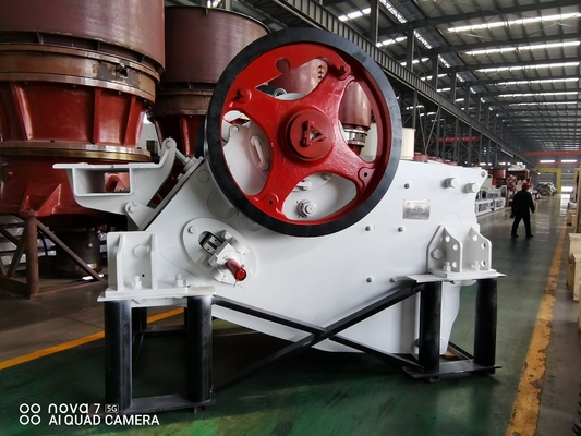 100Kw συντετριμμένη μηχανή άλεσης 8474209000 θραυστήρας σαγονιών C106 στο λατομείο και να εξαγάγει